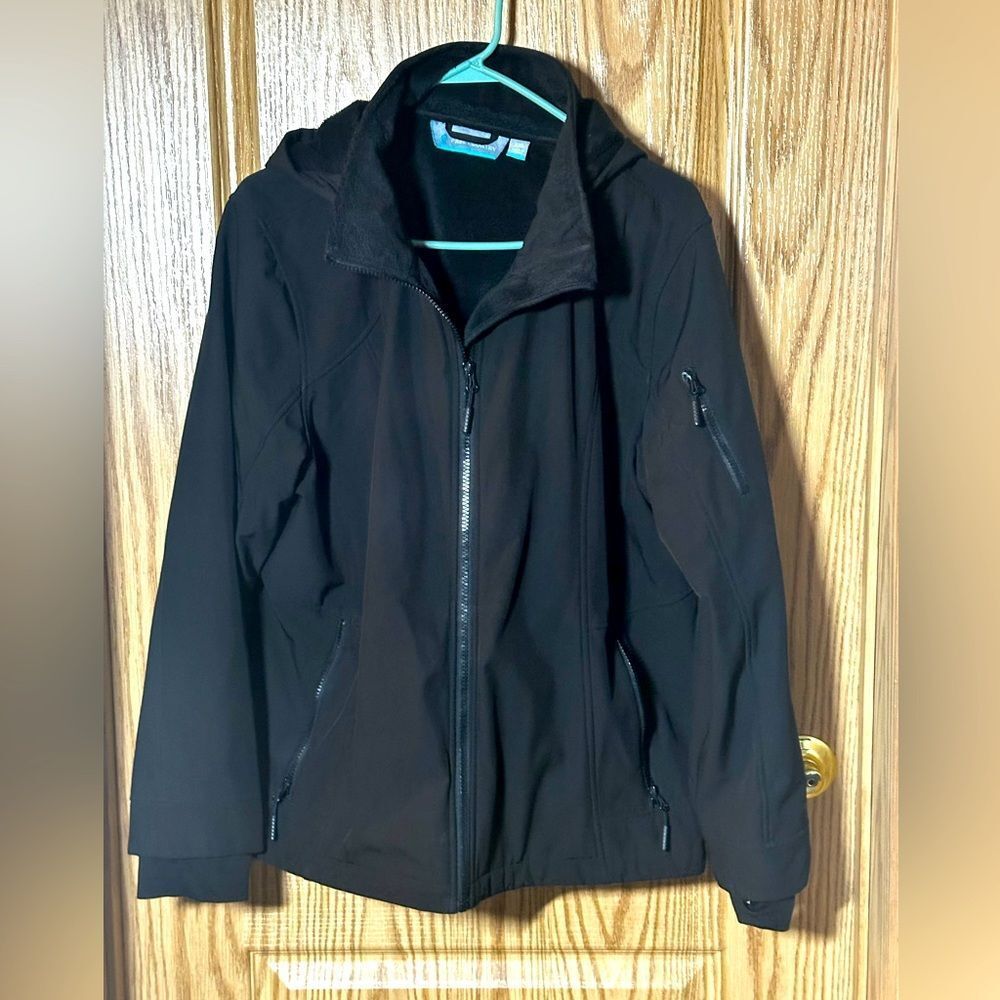 NWT Women’s Free Country XL black soft shell jacket